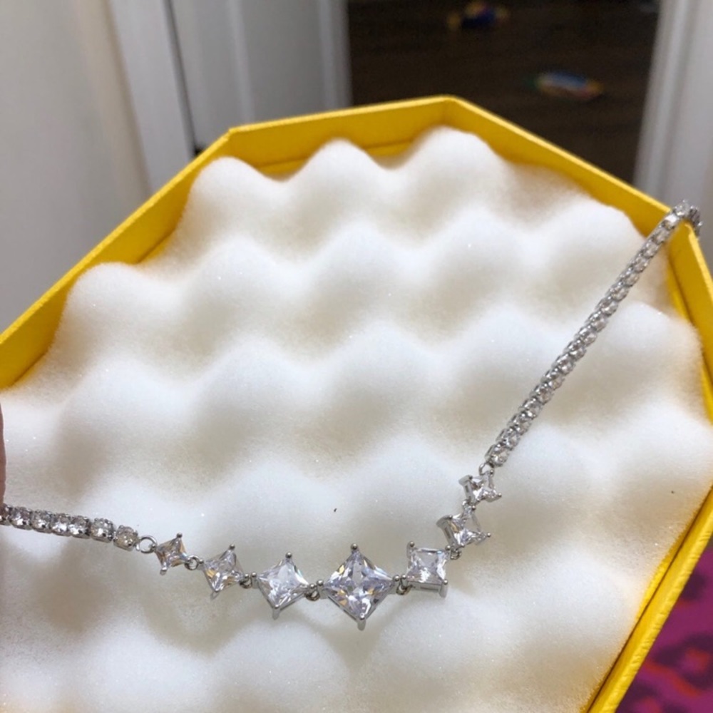 Gorgeus rhodium plated Swarovski elements necklace - Picture 8 of 12